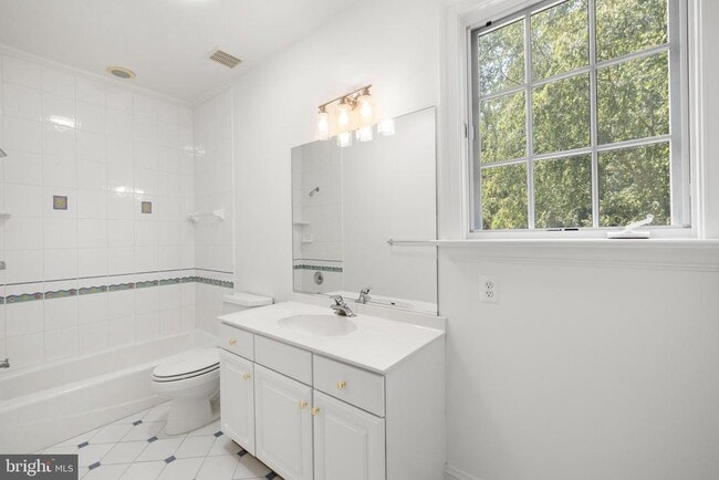 Building Photo - 2608 Geneva Hill Ct