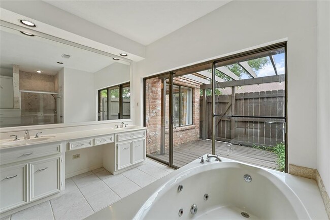 Building Photo - 13127 Waldemere Dr