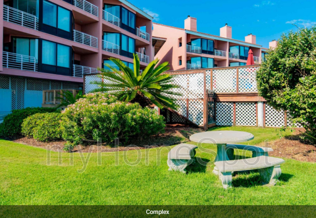 Building Photo - 1390 Fort Pickens Rd