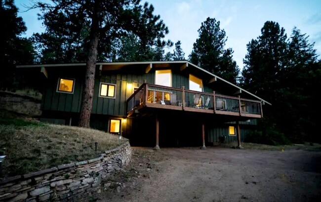 Building Photo - Available Now! Boulder’s Best-Kept Secret Fully Furnished | Mountain Living in Town