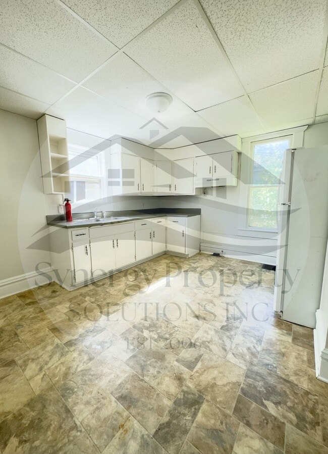 Building Photo - Madison Home on 1.35 Acres Available Now
