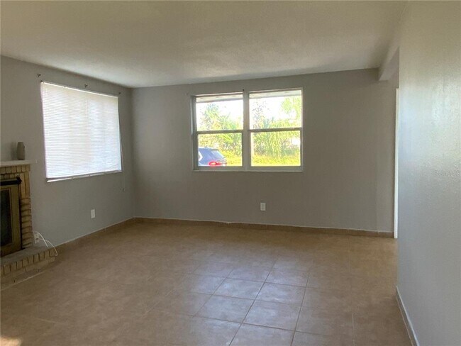 Building Photo - 17502 E Colonial Dr