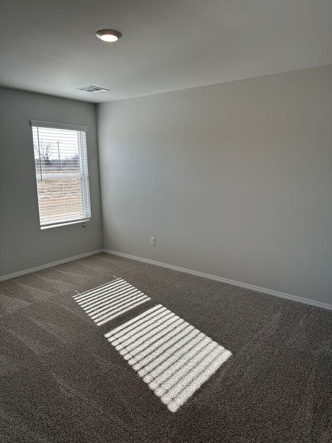 Building Photo - Don’t Miss Out — FREE Blackstone Grill When You Sign by 6/30! | Cozy 3-Bed, 2-Bath Home in Southb...