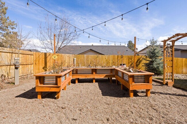Building Photo - SW Redmond 4 Bedroom Home