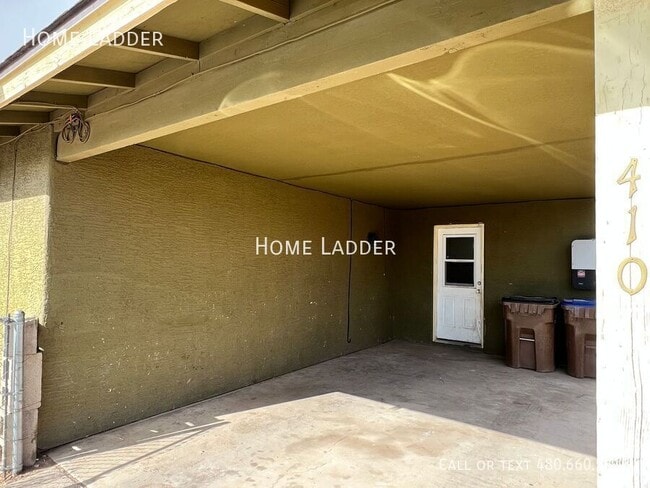 Building Photo - 410 W Battaglia Rd