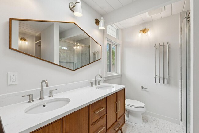 Building Photo - Eichler Mid-Century Home, Newly Renovated