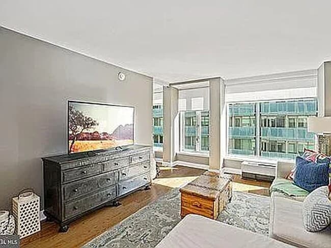 Building Photo - 1101 3rd St SW