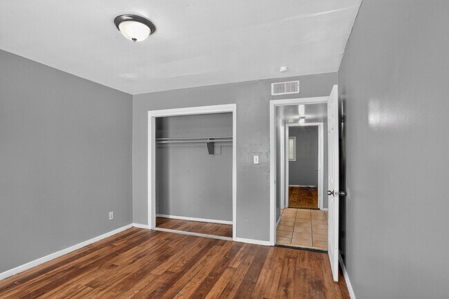 Building Photo - 609 Allen Dr