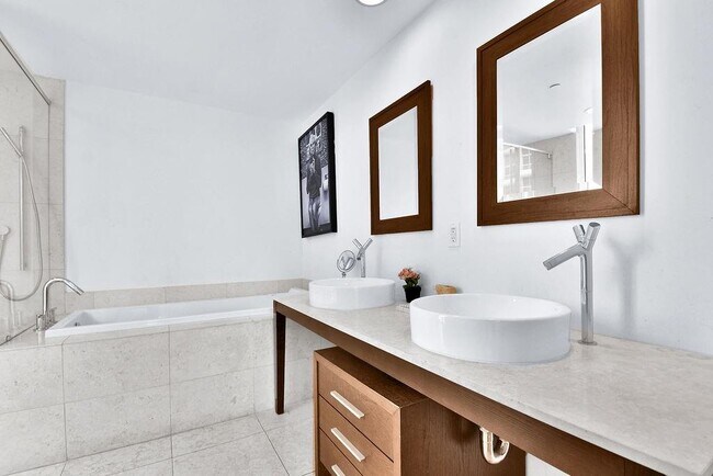 Building Photo - 475 Brickell Ave