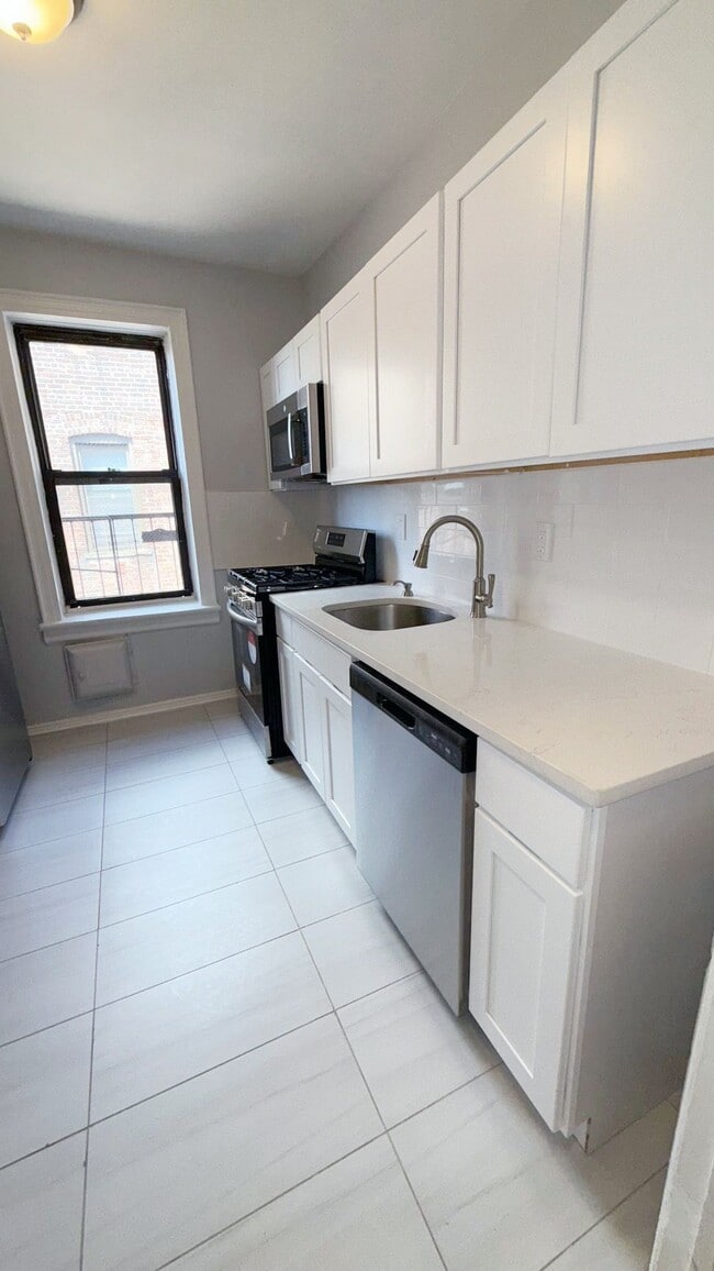 Building Photo - 2685 - Highland Arms Apartments