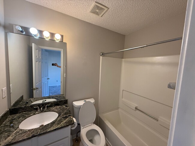 Building Photo - 13 Regency Rd