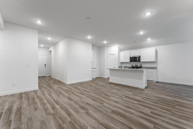 Building Photo - 307 NW Granny Smith St
