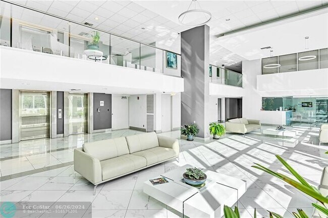 Building Photo - 525 N Ocean Blvd