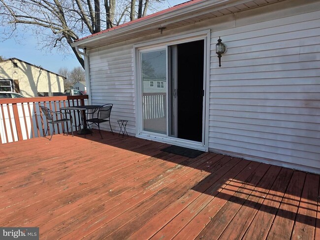 Building Photo - 28 Briar Ln