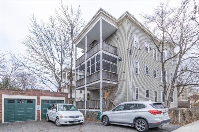 Building Photo - 236 Concord Ave