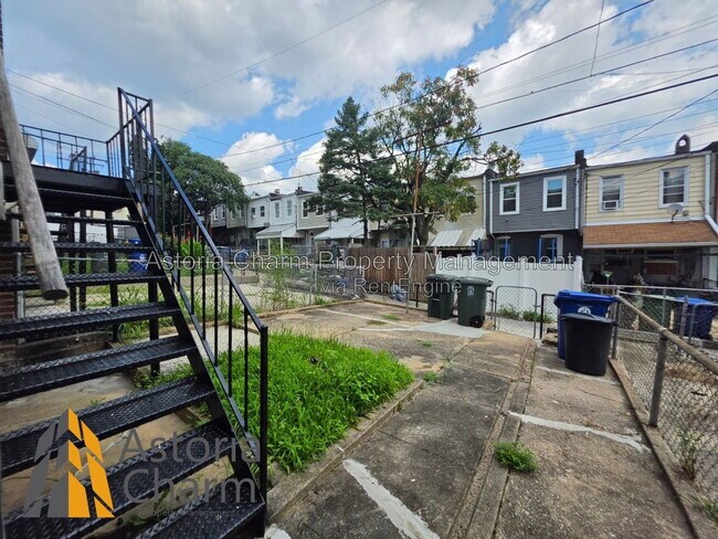 Building Photo - 3016 Pelham Ave