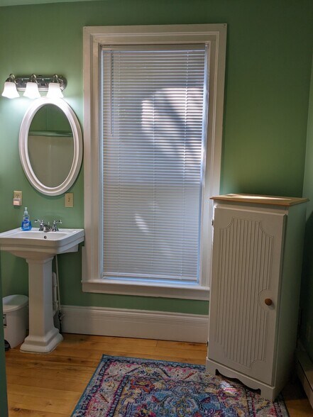 Building Photo - 423 Budd St