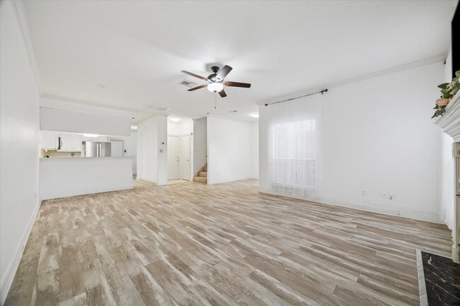 Building Photo - 880 Tully St