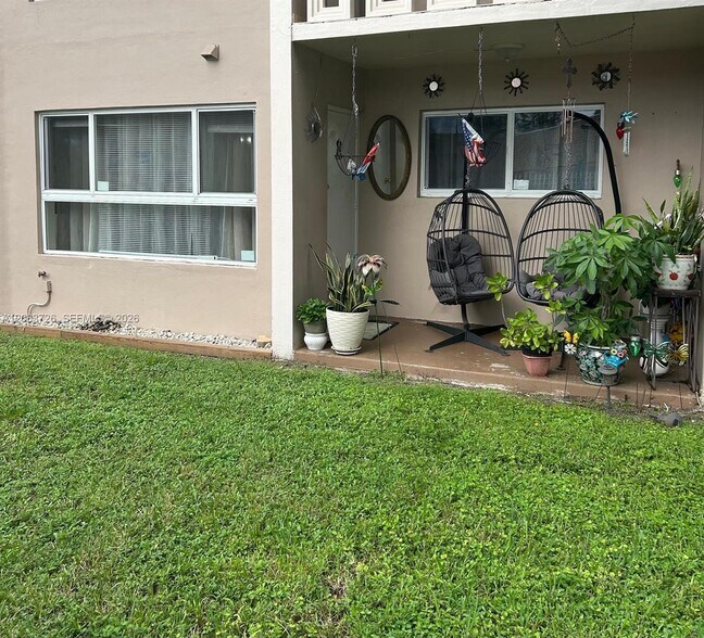 Building Photo - 7450 Miami Lakes Dr