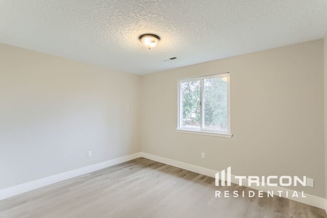Building Photo - 502 SW 22nd Ave