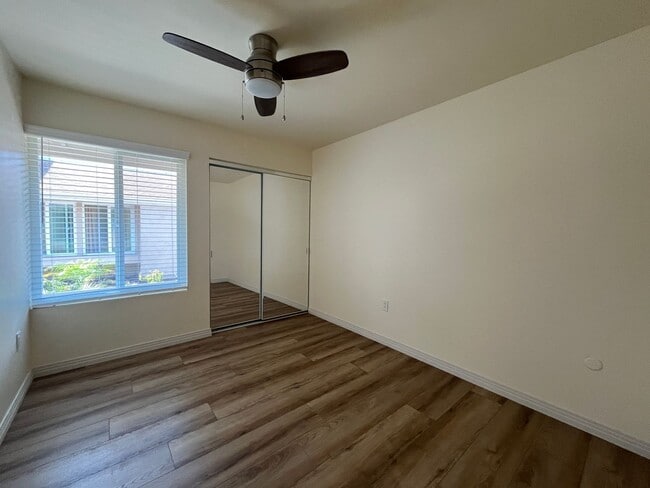 Building Photo - Upgraded, 2BD/2BA in Park Place: 1 Car Gar...