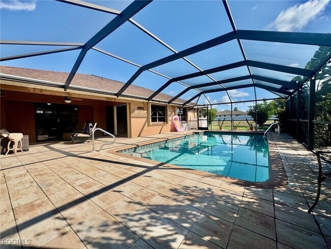 Building Photo - 1220 SE 19th Ln