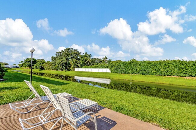 Building Photo - 10789 N Military Trl