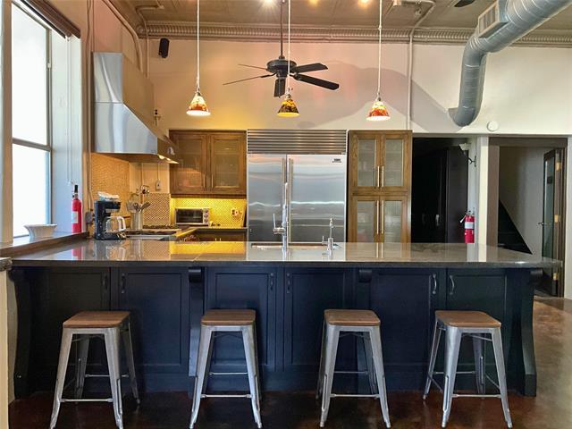 Building Photo - 104 NE 2nd St