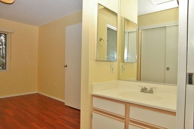 Building Photo - Desirable Hillsdale Apartment in Mililani ...