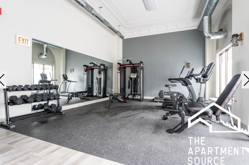 Building Photo - 540 W Briar Pl