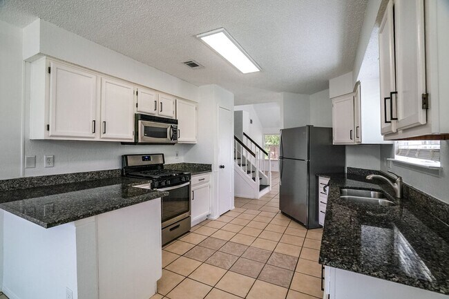 Building Photo - 16827 Whitebrush Loop