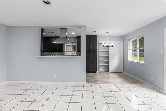 Building Photo - 9002 Bunny Run Dr