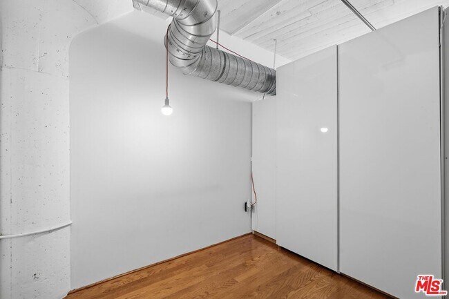 Building Photo - 200 N San Fernando Rd