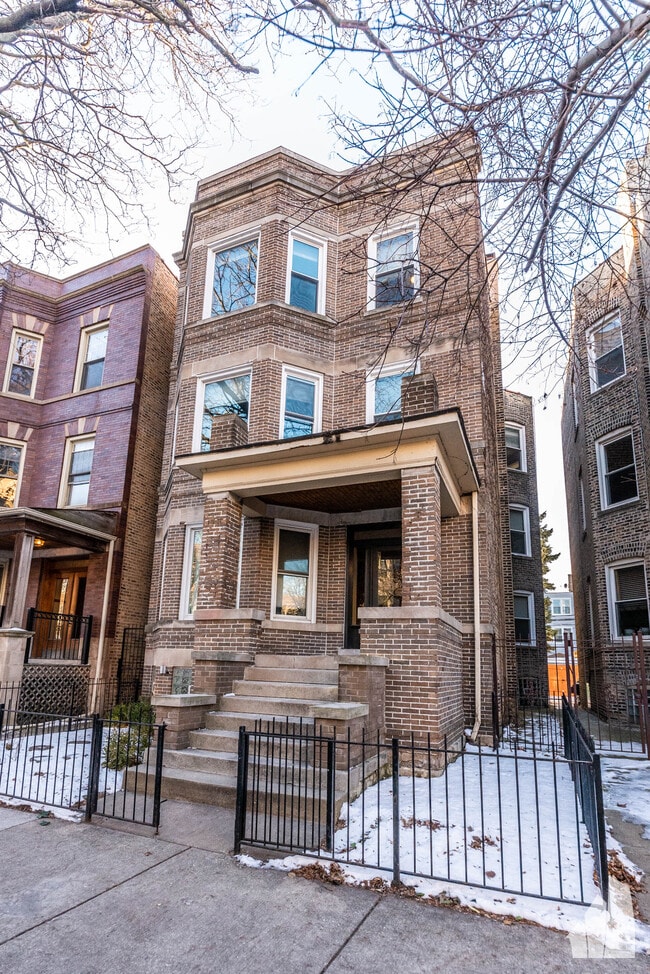 Building Photo - 3716 N Racine Ave