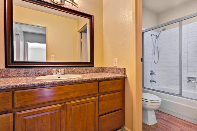 Upstairs Bathroom Tub/Shower - 397 Half Moon Ln
