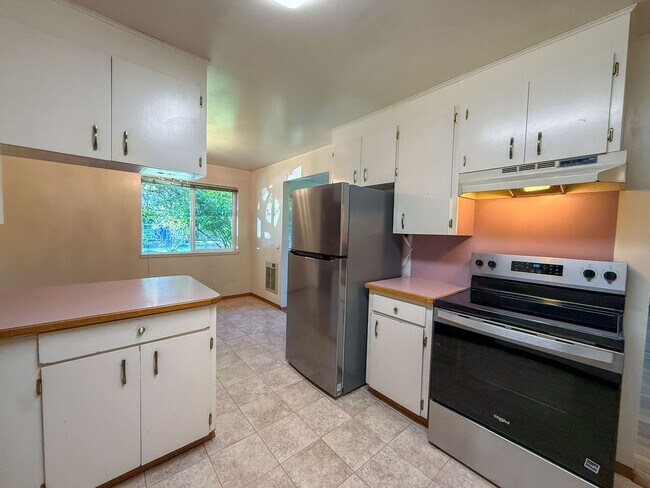 Building Photo - 3bd/1.5ba Edmonds Home