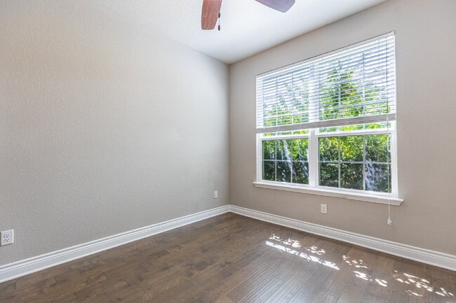 Building Photo - 27462 Paraiso Sands