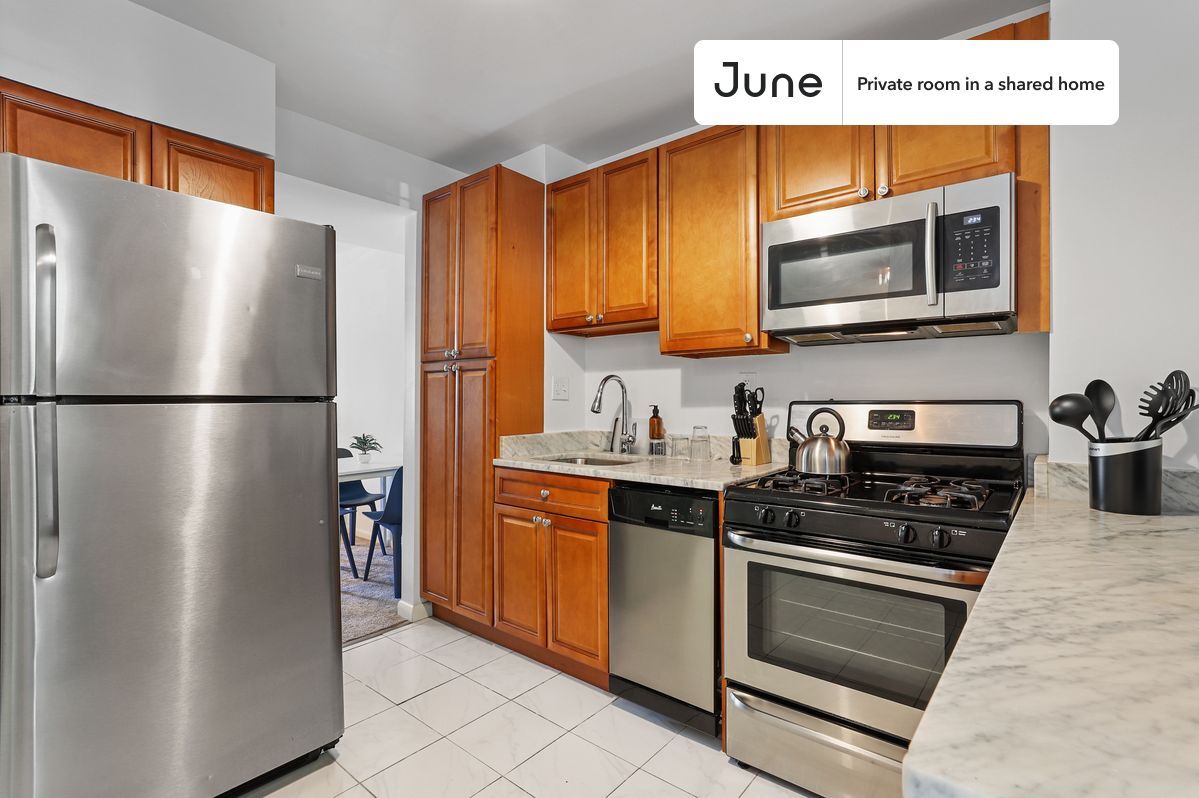 Building Photo - Room in Shared 5 bed/3 bath home in Logan Circle