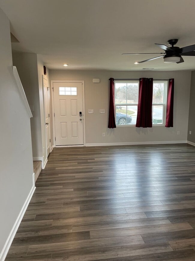 Building Photo - 2017 Westchester Dr