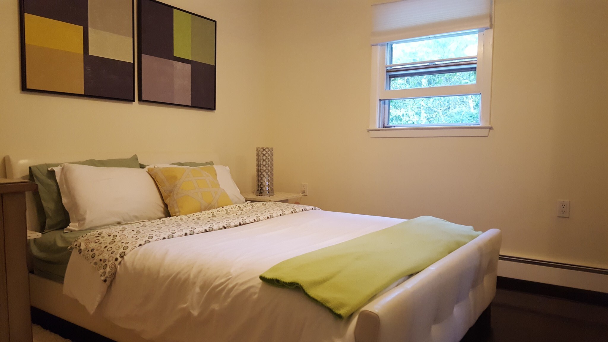 Queen bed - 1520 Majors Path