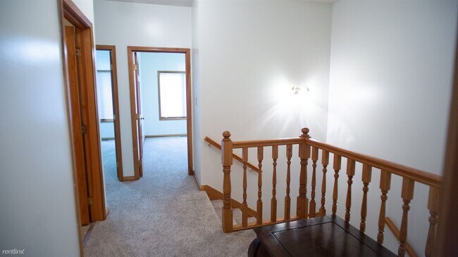 Building Photo - 2 br, 2.5 bath Townhome - The Gables The G...