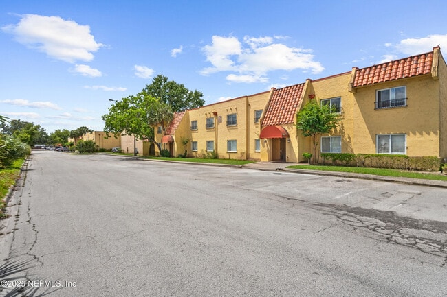 Building Photo - 6552 La Mirada Dr E