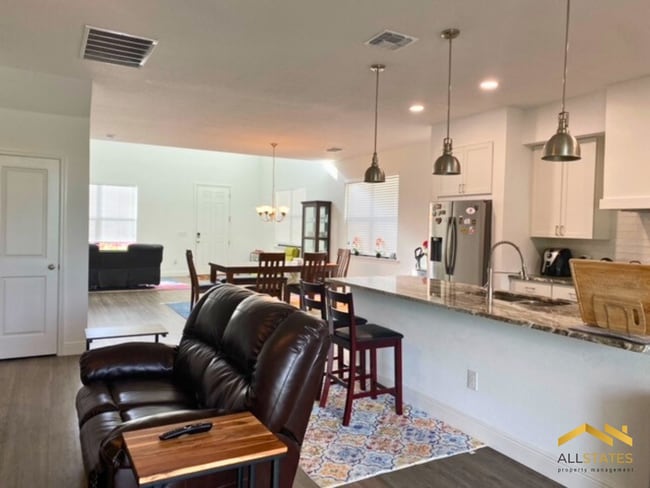 Building Photo - 2941 Siesta View Dr