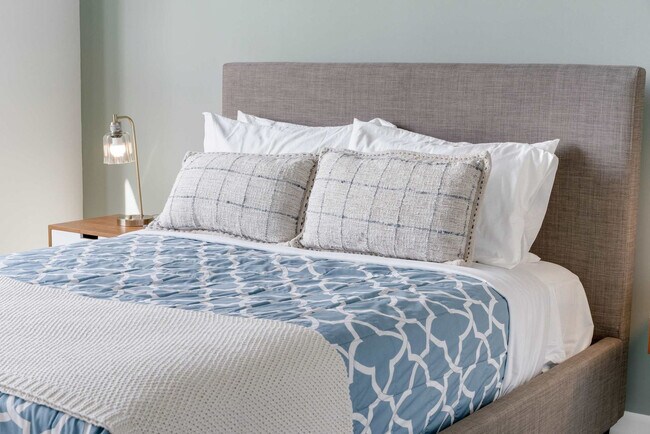 Building Photo - 3250 NE 1st Ave