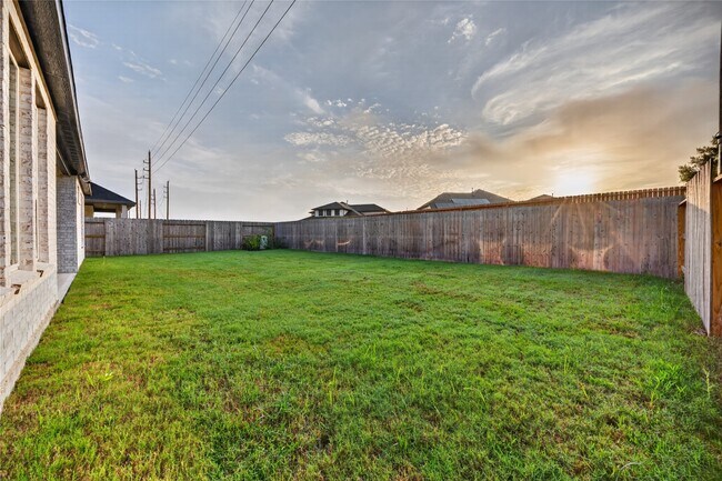 Building Photo - 9407 Sweet Palm St