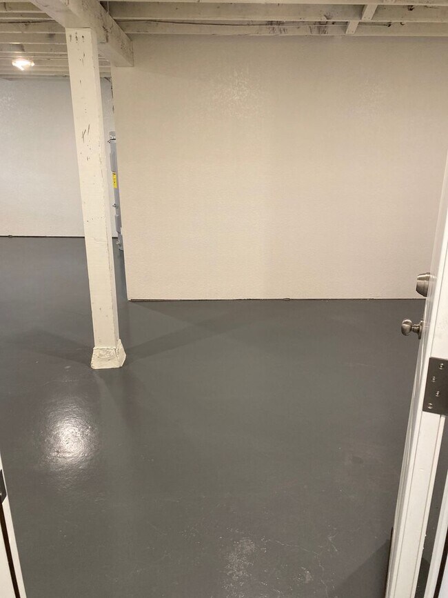 Building Photo - Modern Vintage Alberta Arts  1250sqft 1BR-...