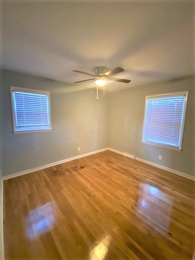Building Photo - Minutes from UPTOWN! 4 Bedroom!  100% Remodeled!