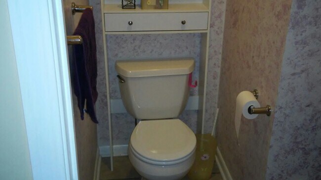 Building Photo - 198 Dover Dr