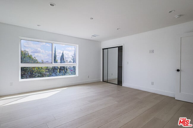 Building Photo - 11814 1/2 Gilmore St