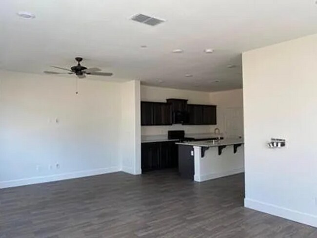 Building Photo - 2434 Urdaneta Way